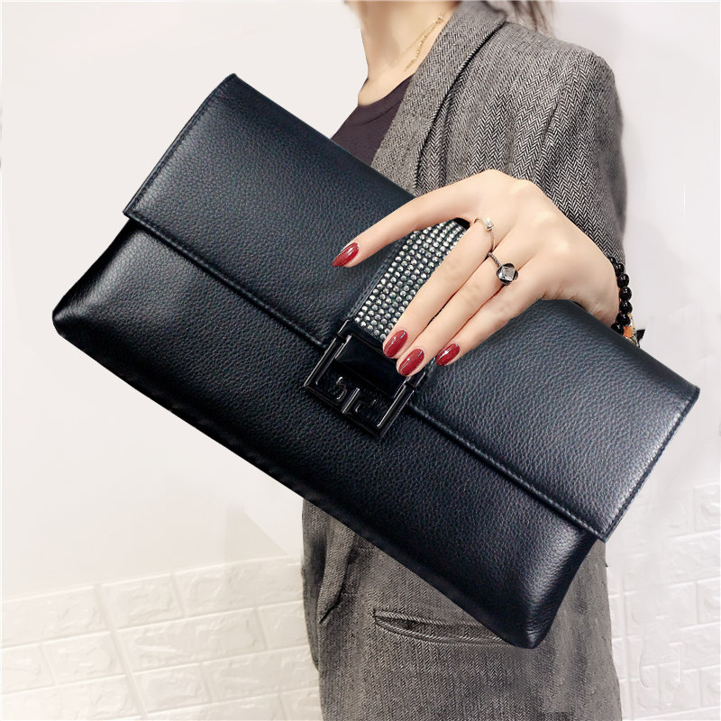 高端女士真皮手拿包女包2022新款手抓气质手包信封软单肩斜挎小包