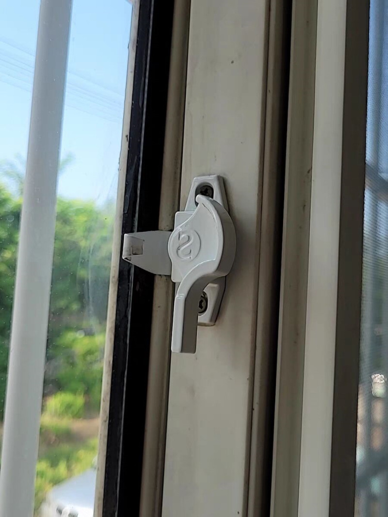 通用月牙锁安全锁塑钢配件铝合金窗扣窗户老式移门钩平移窗锁