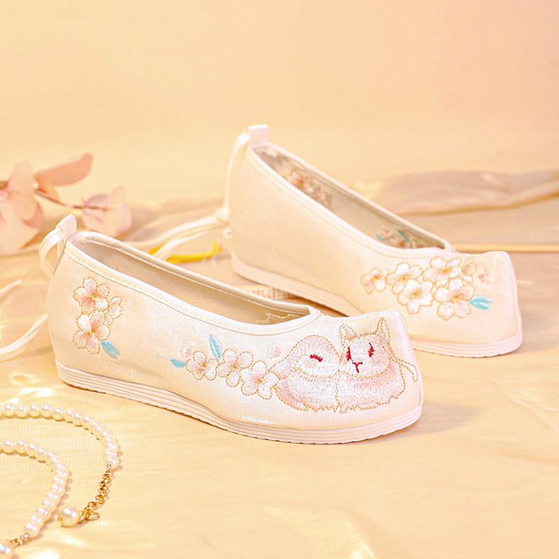 古风汉服鞋子古装内增高明制春秋新款绣花鞋女翘头履学生白色布鞋