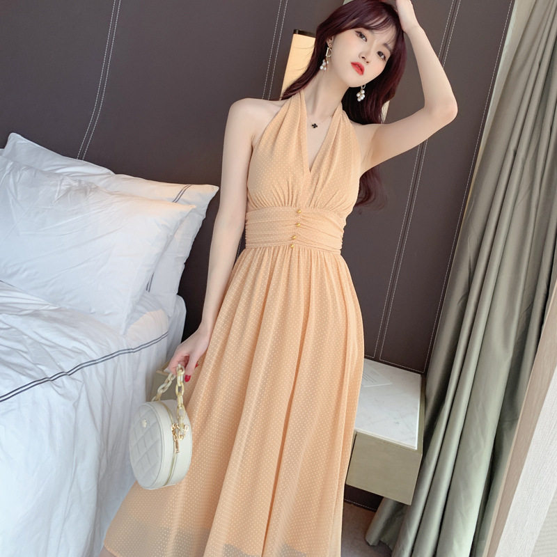 波点挂脖连衣裙