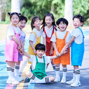 六一儿童彩色背带短裤套装男女童夏季毕业舞蹈合唱表演出服啦啦队