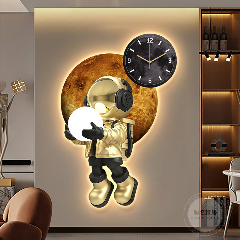 网红卡通宇航员钟表客厅装饰画静音挂钟现代轻奢挂表创意时钟灯画