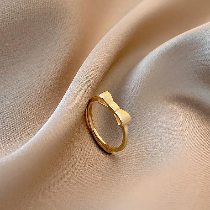 结婚假三金首饰一套订婚五金套装假黄金戒指手镯婚礼用蝴蝶结戒指