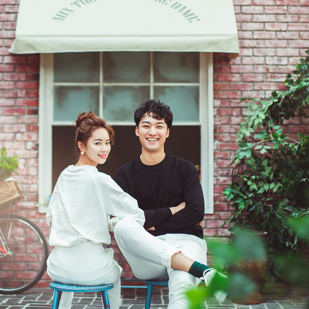 新款影楼摄影工作室情侣装主题服装婚纱艺术照写真内外景拍摄便装