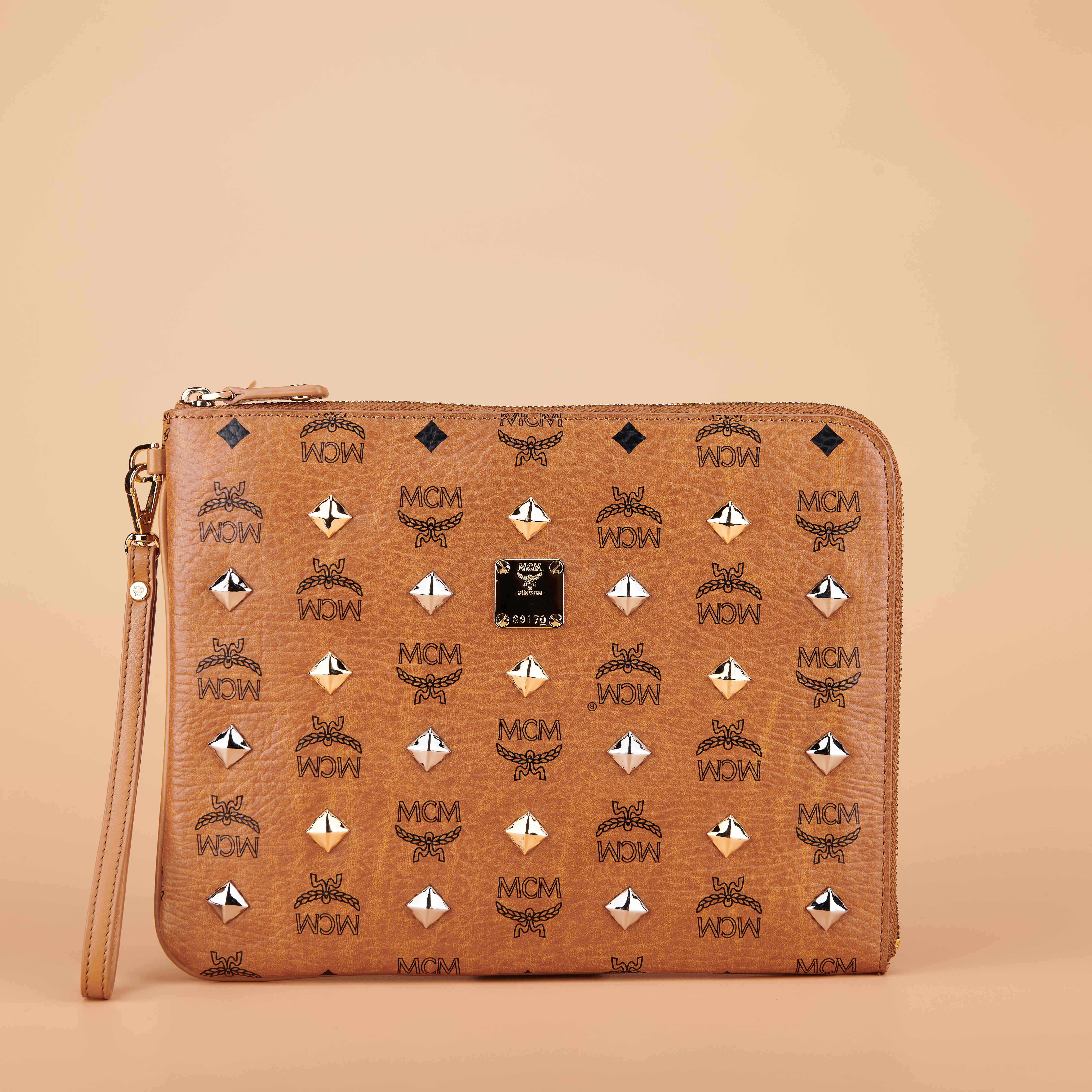 【准新】mcm铆钉款黄色经典色手拿