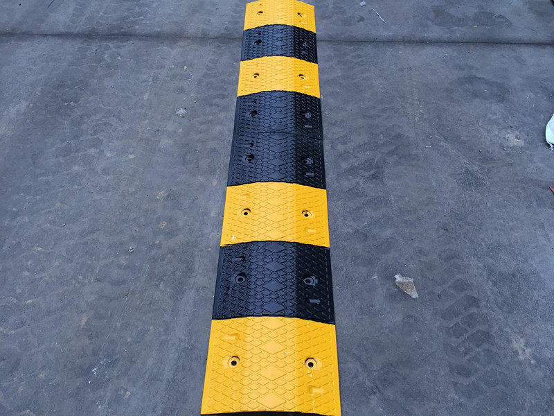 减速塑料橡胶铸铁铸钢交通设施公路道路减震减速带减速垄