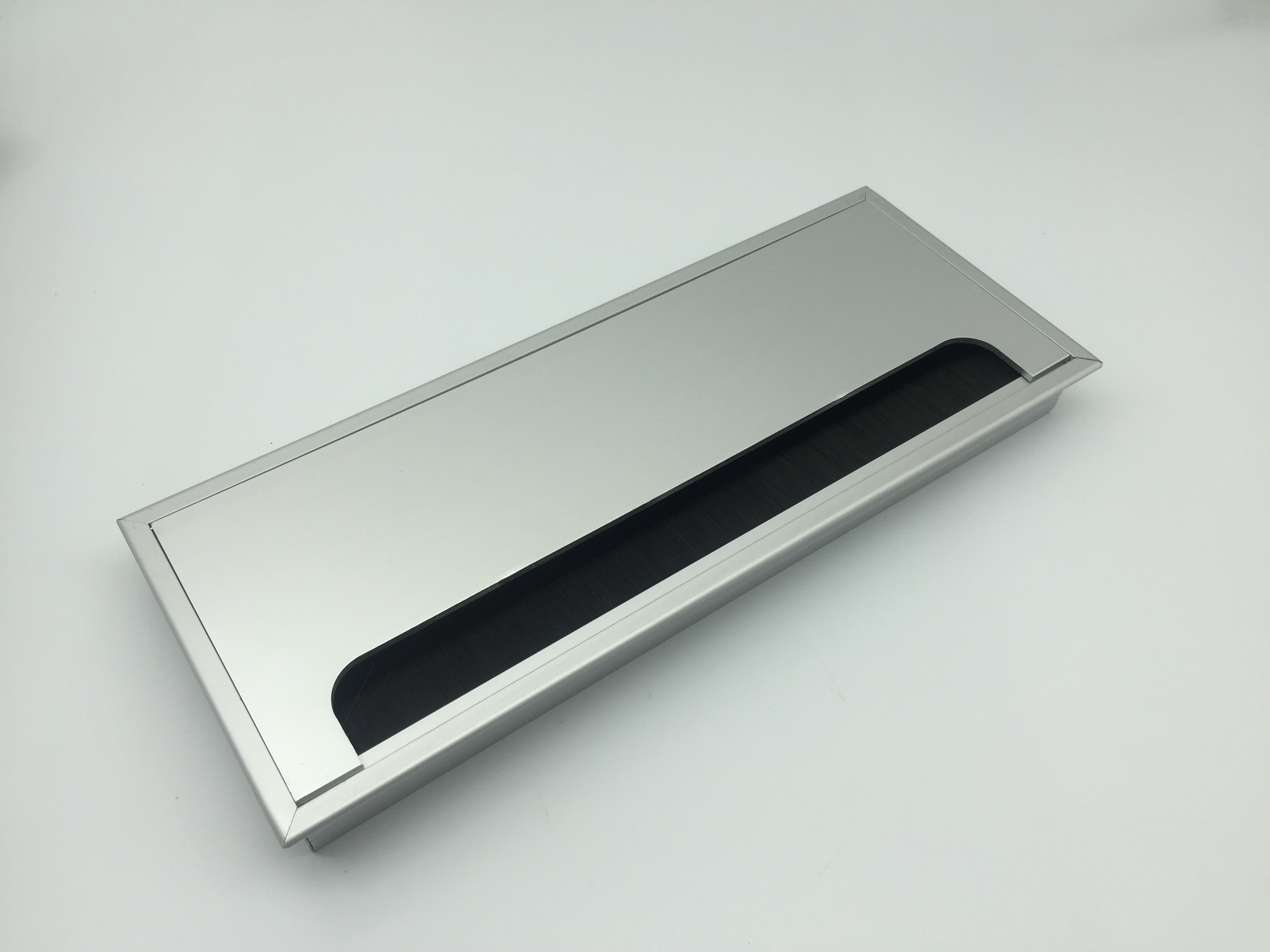 桌面线盒毛刷铝线盒方形走线盒图片