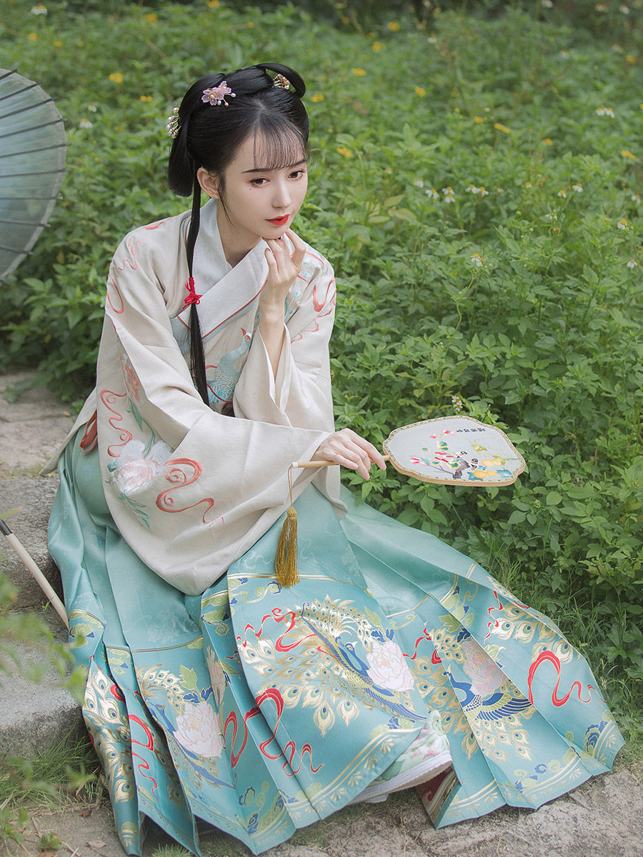 钟灵记雀灵袄裙交领短袄琵琶袖明制汉服妆花织金马面裙套装春秋冬