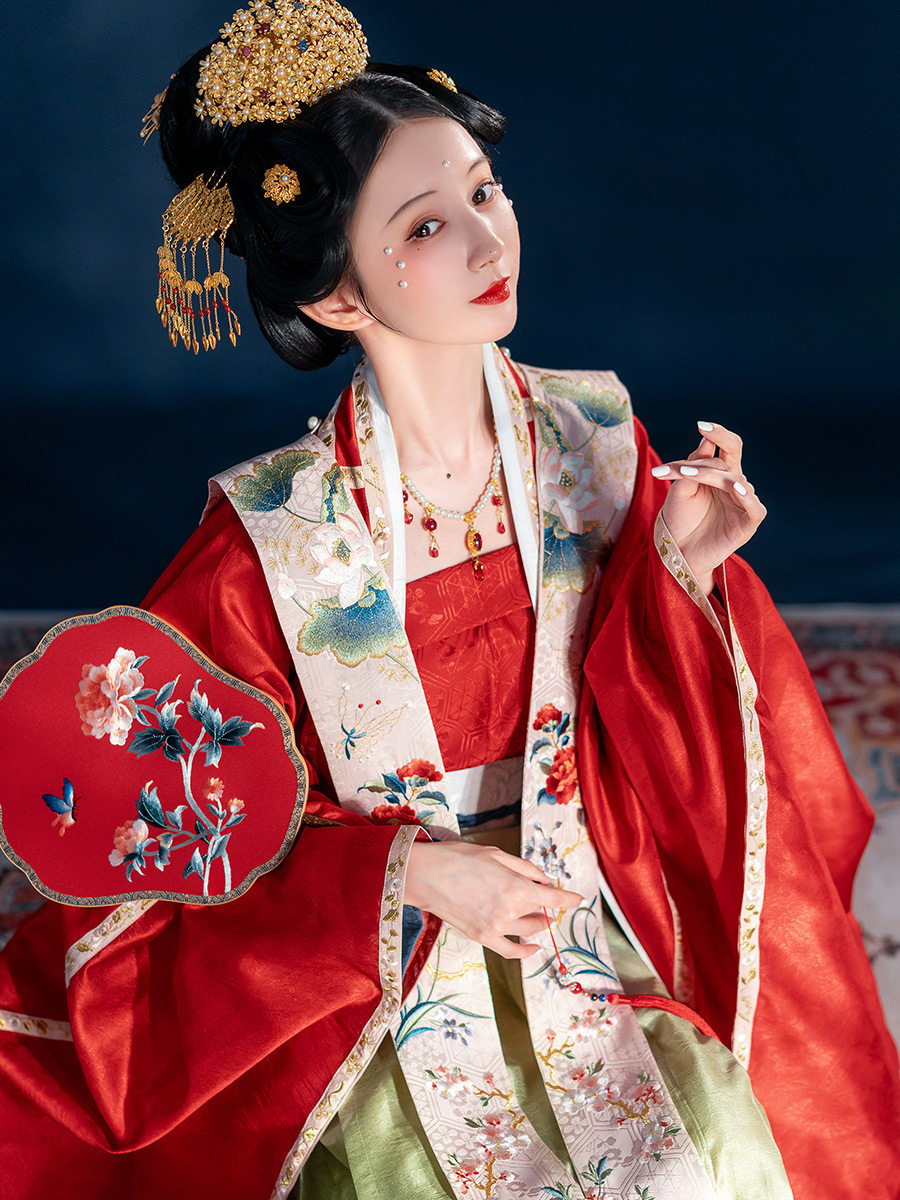 钟灵记韶华绫音霞帔红色婚服宋大袖秋汉服女萤火虫华裳九州走秀款