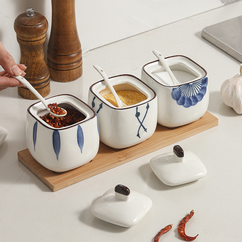 日式调料罐陶瓷商用厨房家用勺盖一体防潮盐罐烧烤高颜值调味罐