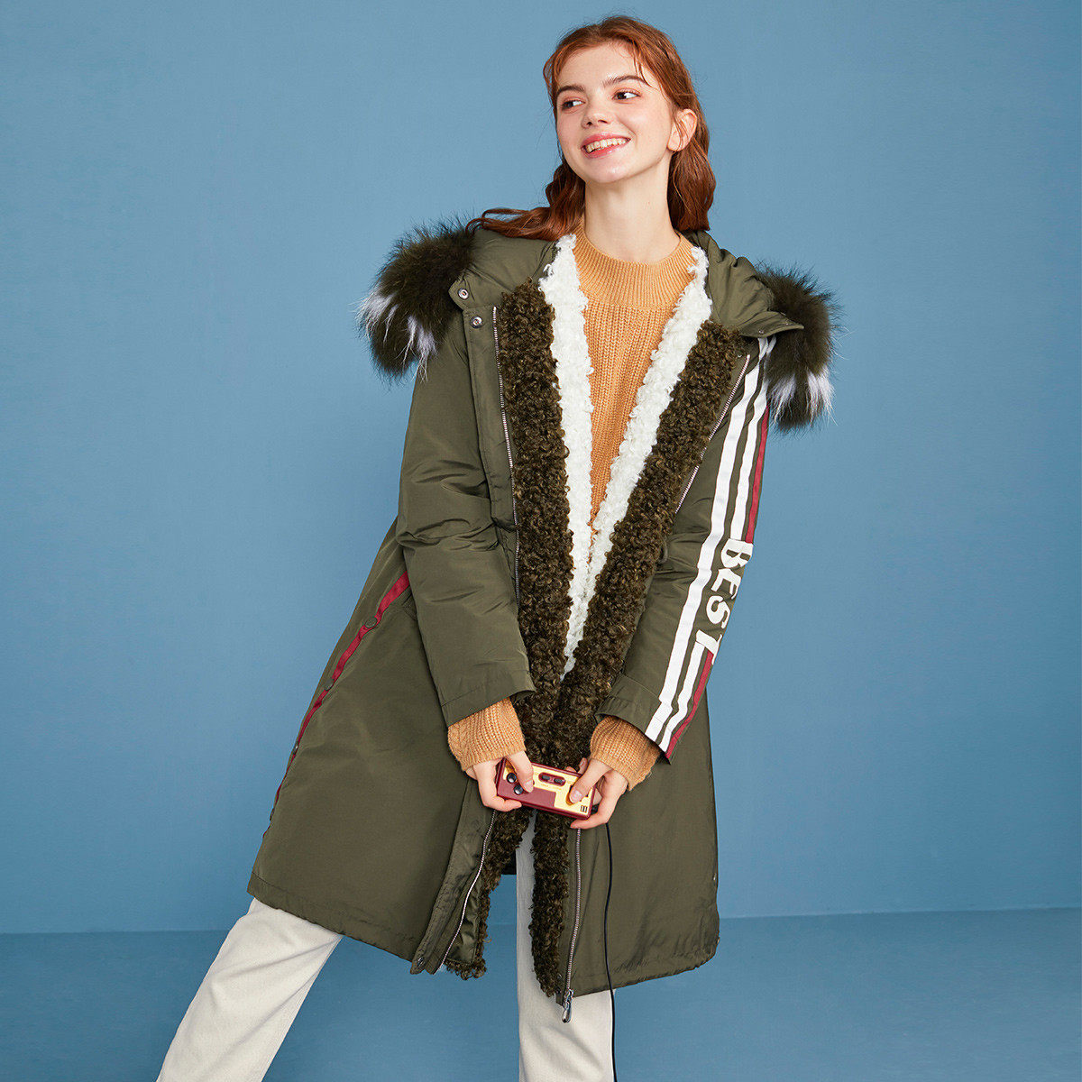 阿依莲白鸭绒长袖工装军旅风连帽时尚防风大毛领加厚羽绒服外套