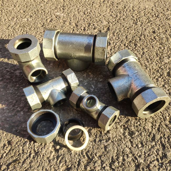 铁水管管道4分接头图片