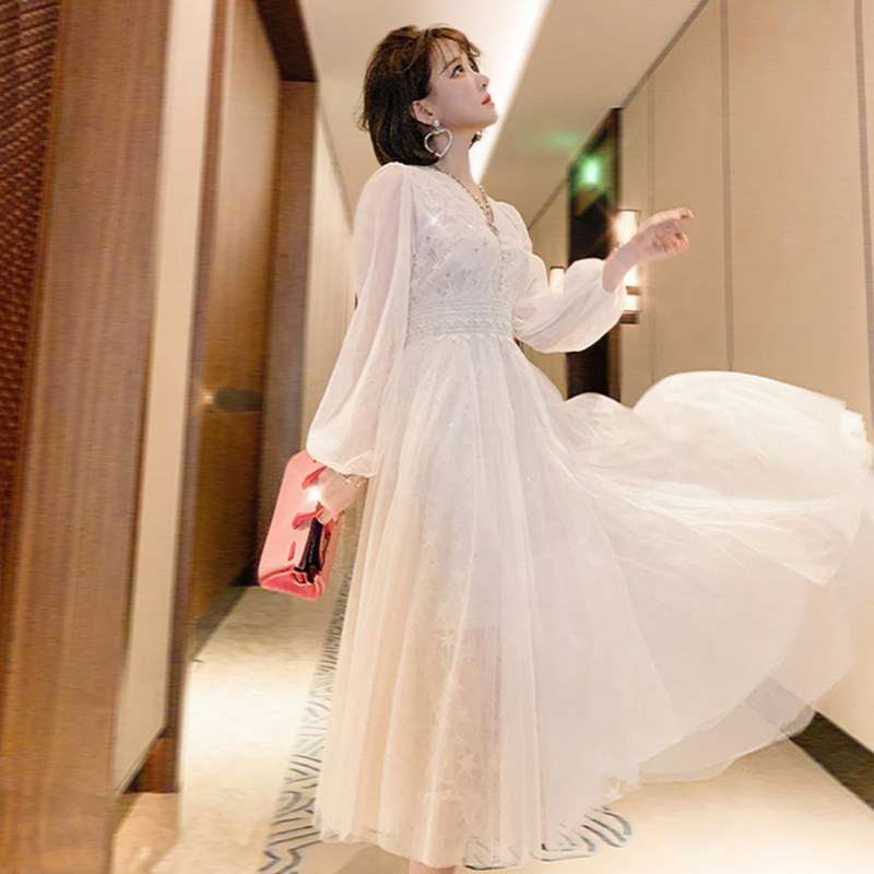 初恋系别致连衣裙女春冬泡泡袖温柔仙女白色高级感长款方领裙子