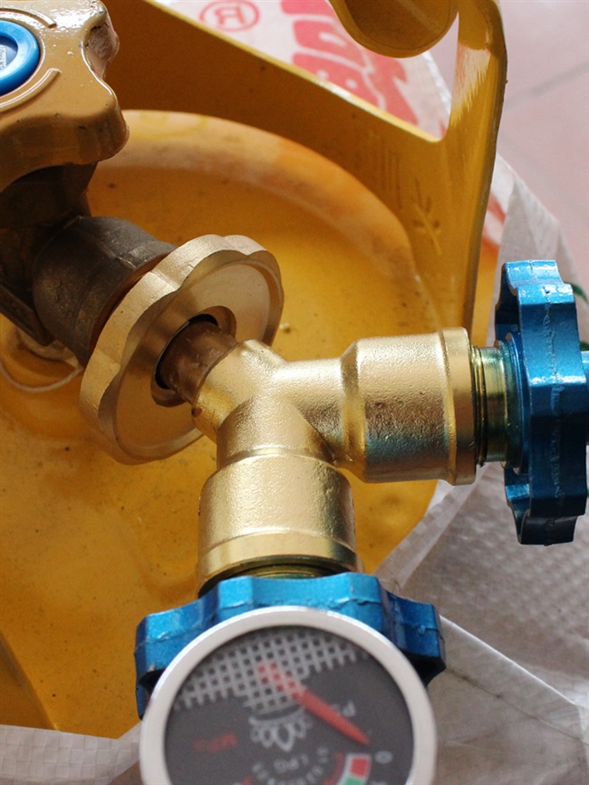 三通转接头煤气罐一分两路接口液化气钢瓶低高压减压阀转换头配件