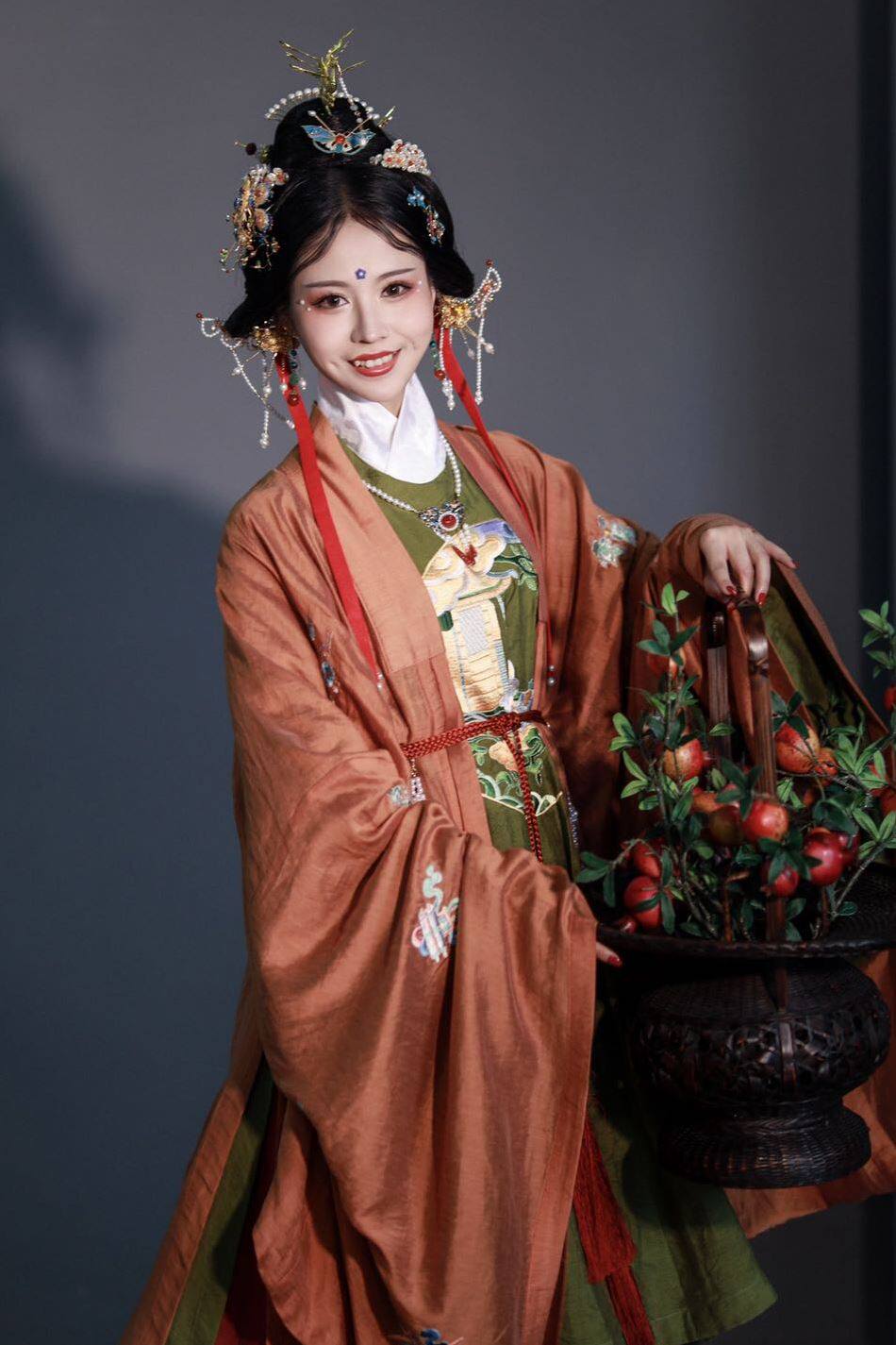 国风大赏朝桦庄披风圆领马面明制秀场全套满绣汉服女