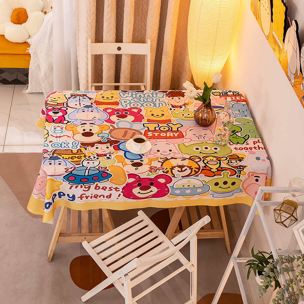 迪士尼TOY桌布草莓熊可爱宿舍梳妆台防水通用桌巾家用儿童餐桌垫