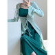 法式国风拼接针织连衣裙女高级感气质修身绿色复古不规则中长裙子