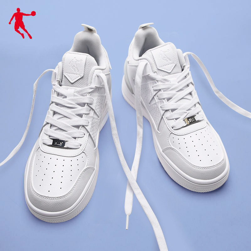 乔丹板鞋男冬季低帮2021新款休闲小白鞋子空军白色轻便男生运动鞋