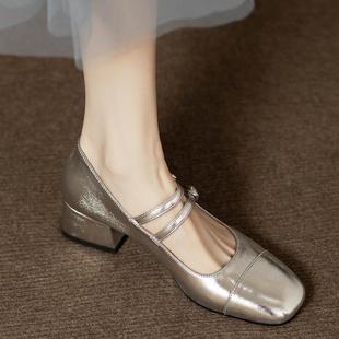 法式复古银色单鞋女粗跟2024春季新款方头浅口一字带扣玛丽珍鞋