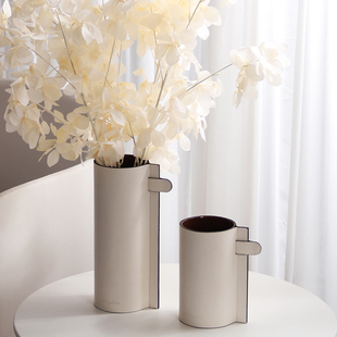 高档简约皮革花瓶摆件客厅插鲜花餐桌现代轻奢高级感艺术玻璃花器