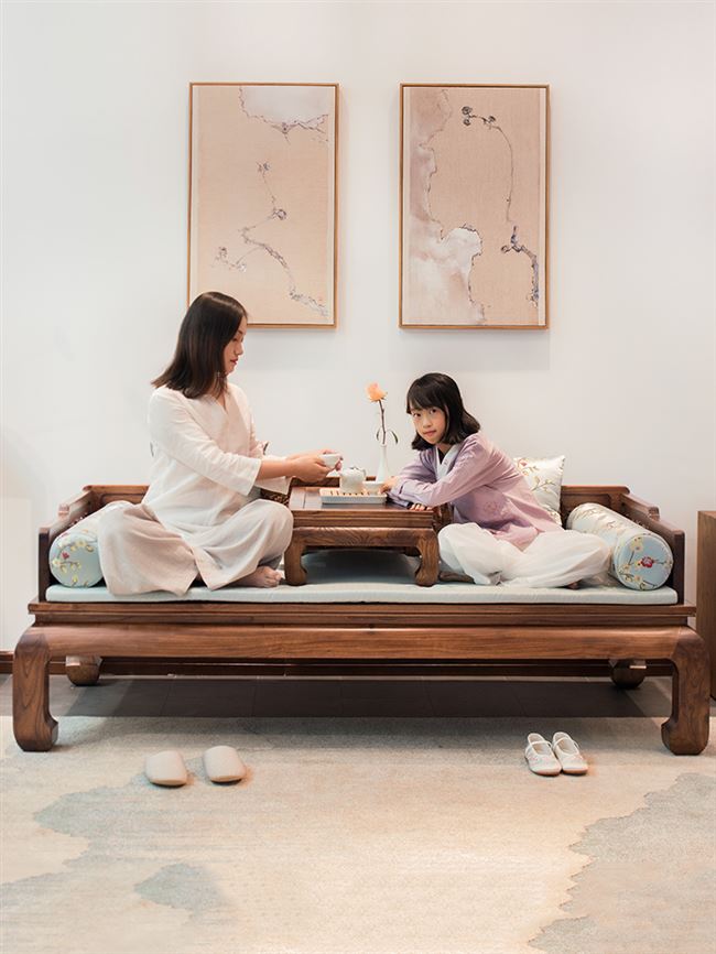 实木罗汉床雕花榫卯图片