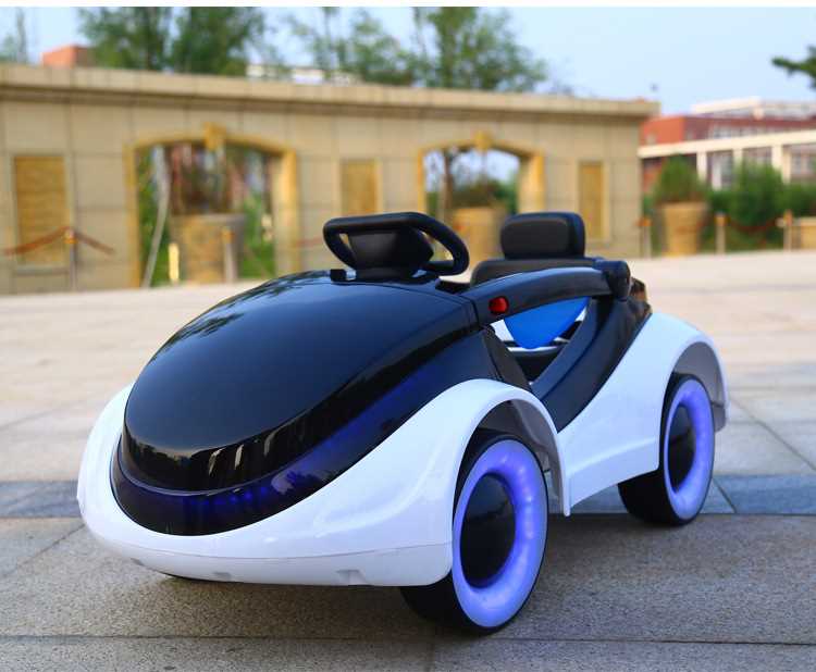 新款儿童电动车科幻四轮闪光遥控汽车可坐人男女宝宝玩具充电摇摆