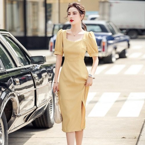 鹅黄色长裙轻熟风女装气质方领设计感复古泡泡袖收腰法式连衣裙夏