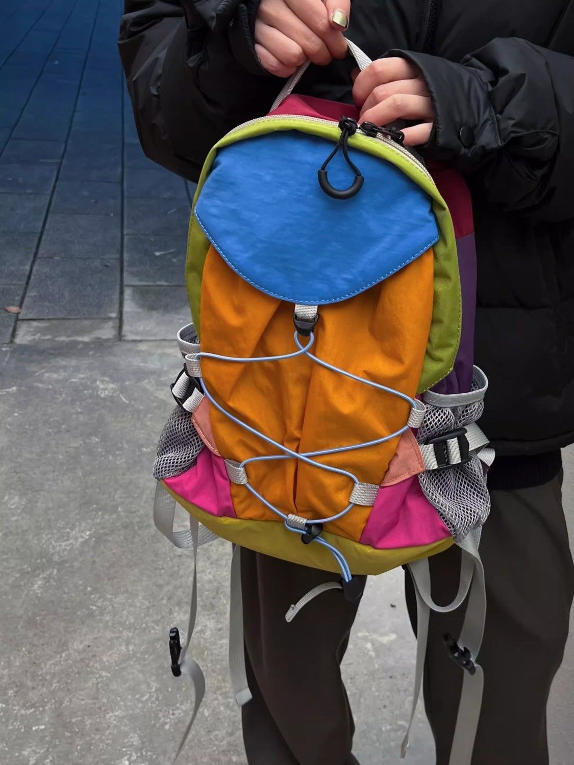 小众设计彩虹撞色背包户外休闲徒步包