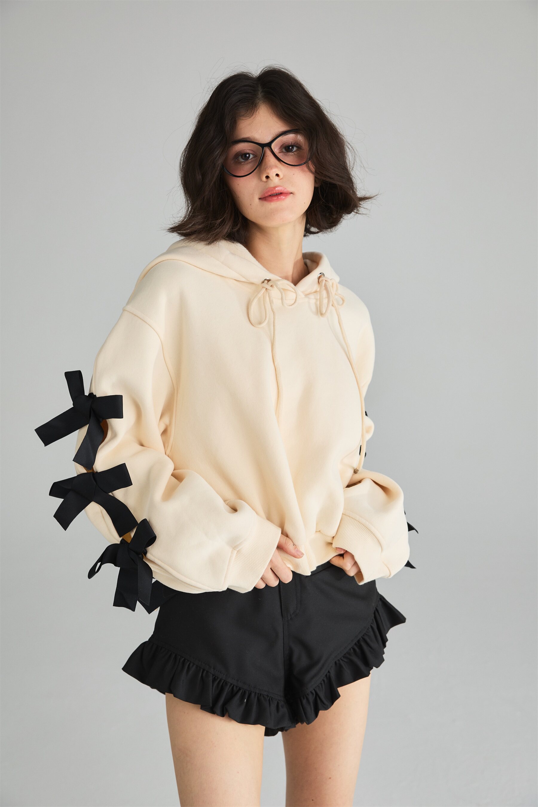 itsokies 原创奶油黄甜酷蝴蝶结连帽加绒卫衣早秋短款上衣 塞维尔