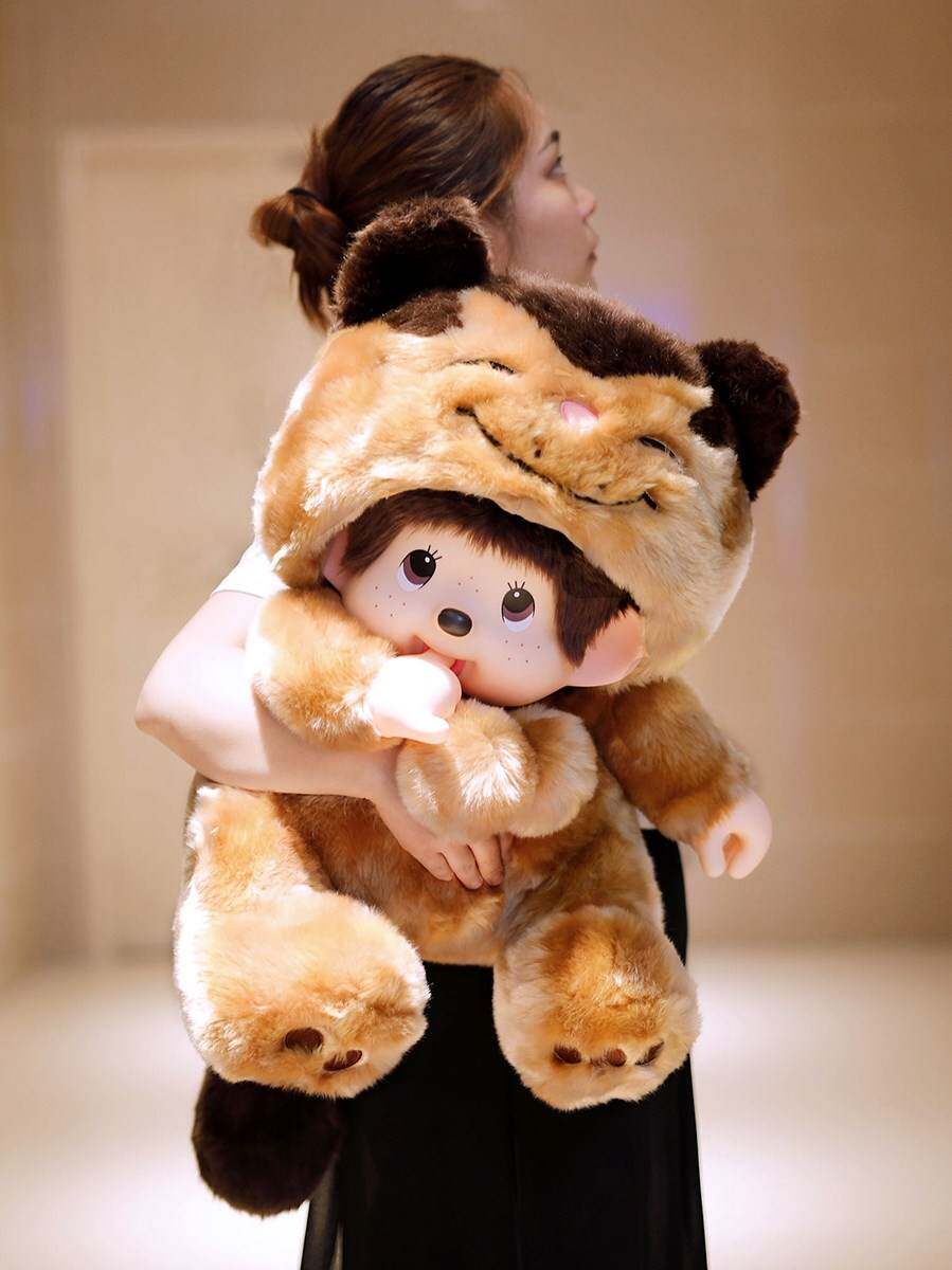 特价蒙奇奇公仔 大号_蒙奇奇睡觉毛绒大号萌奇奇抱枕娃