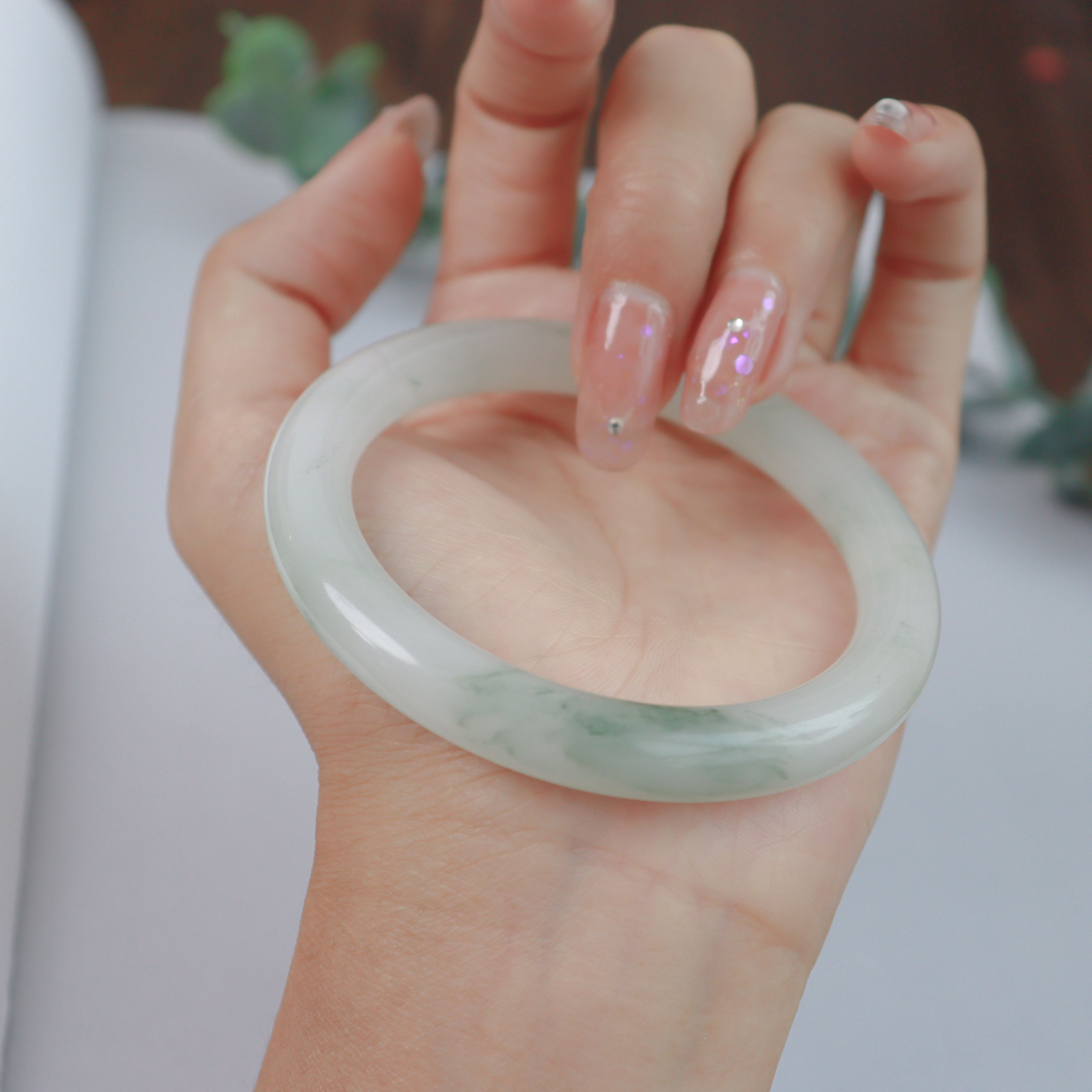 新疆金丝玉镯女手镯冰种飘花细圆条天山翠美人叮当媲美和田玉翡翠