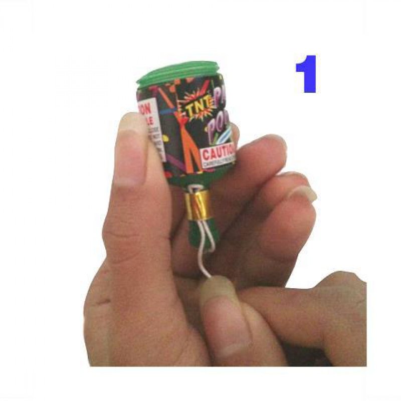 小金鱼摔玩炮儿童扔砸拉炮儿时回忆过年往地上摔甩炮小孩仙女礼炮