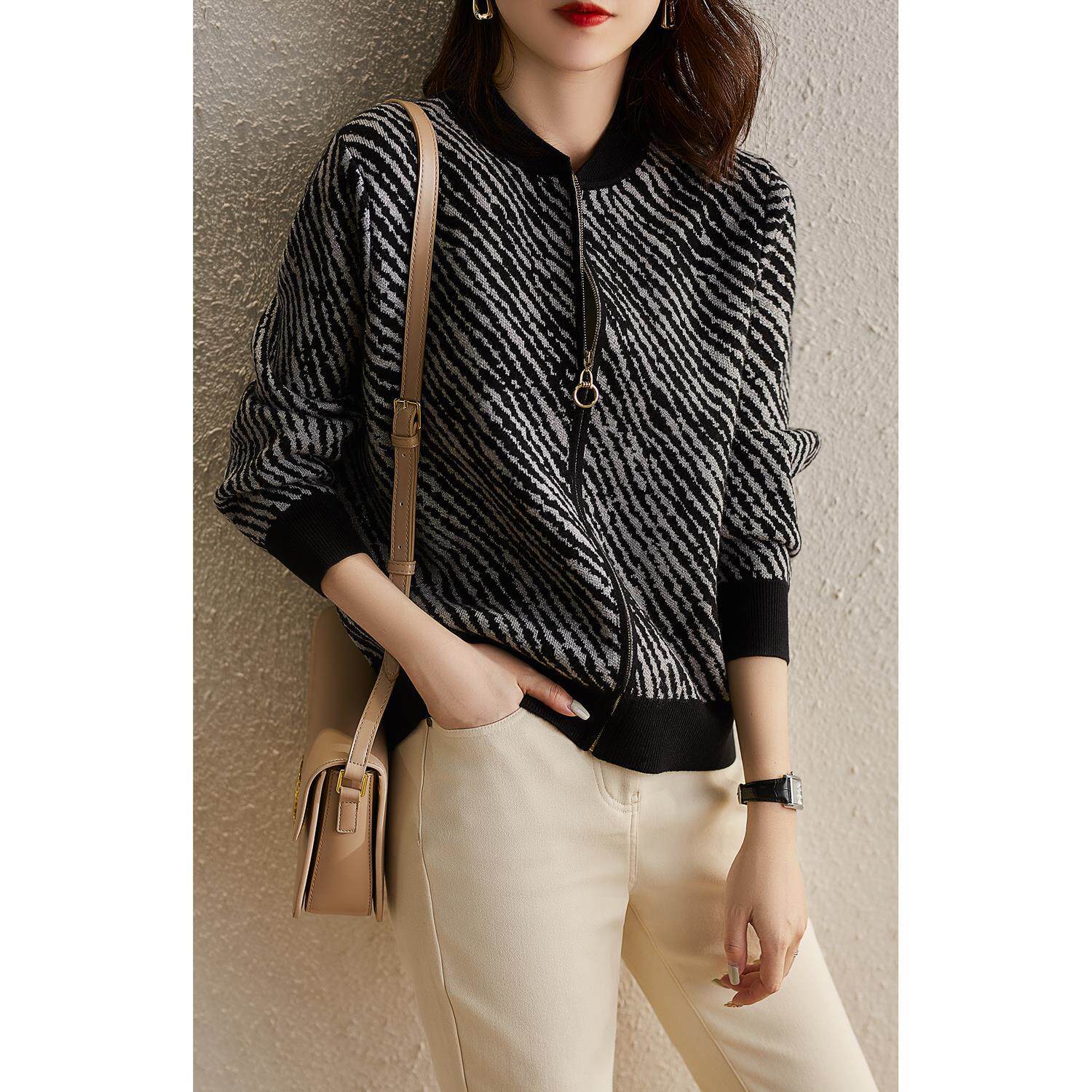 哥弟条纹针织衫开衫_正品哥弟新款女装2021秋冬动物纹纱线条纹羊毛