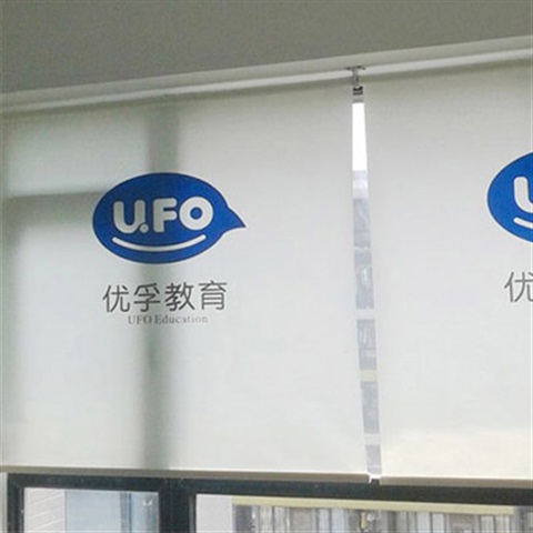 橱窗卷帘广告图片