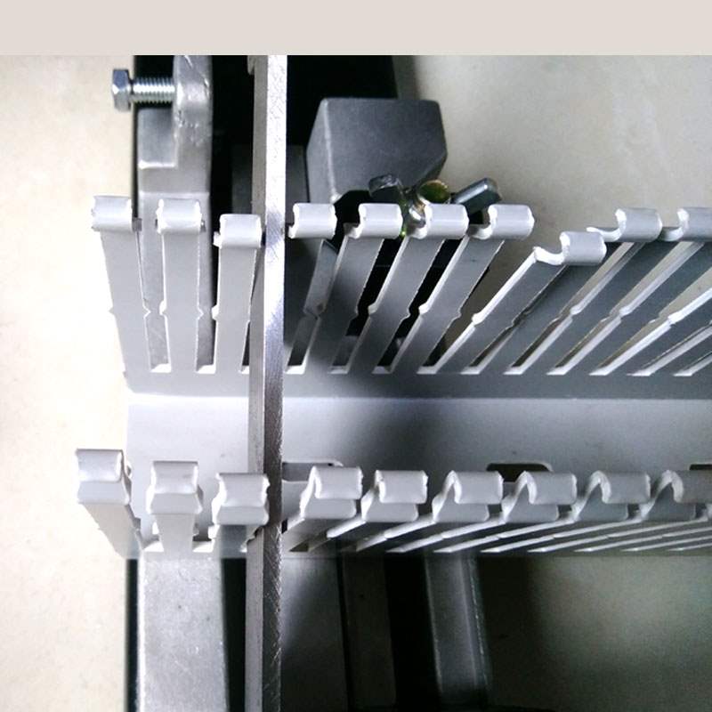 pvc塑料线槽切割机图片