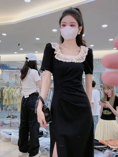 轻奢高级感蕾丝花边领黑色连衣裙女2024夏季新款赫本风气质小黑裙
