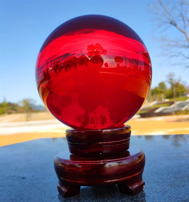 送礼红色水晶球图片