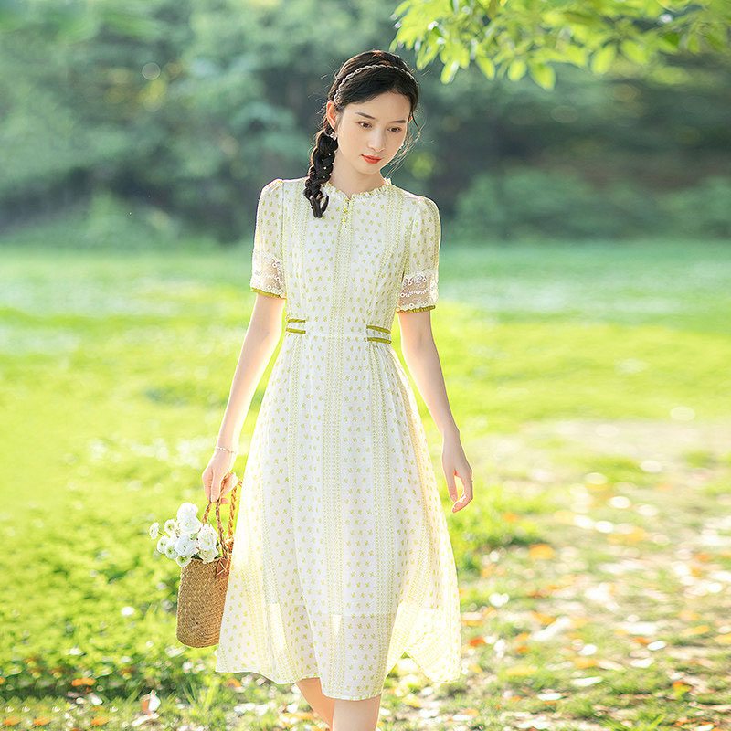 外贸2024年新款白色印花淑女连衣裙女设计感小众夏季收腰气质裙子