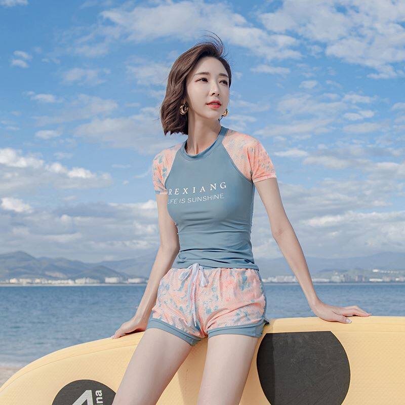 款游泳衣女夏天20v21新款遮肚显瘦学生保守平角裤分体速—分体泳衣