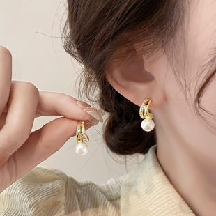 韩国金色珍珠耳钉女小众设计感高级纯银耳饰2024年新款爆款耳环