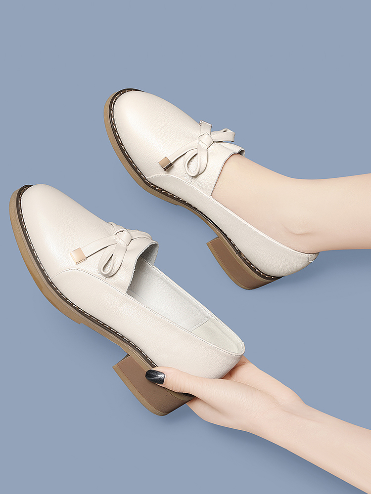 (今日10折)皮鞋女2022年新款春夏季妈妈真皮小白鞋白色软底软皮乐福中