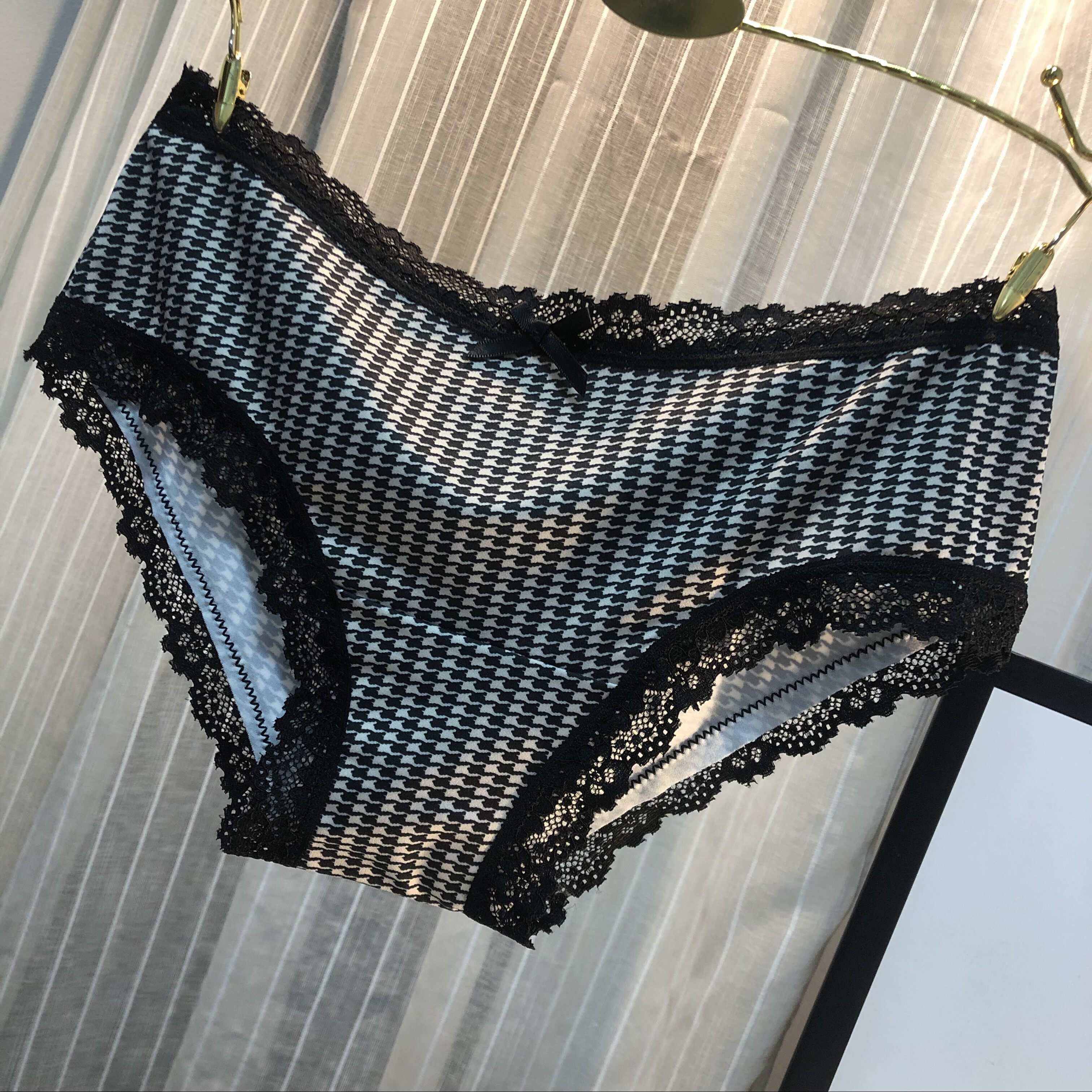 日系私藏豹纹内裤女士中低腰冰丝无痕性感蕾丝边裆透气三角裤性憾