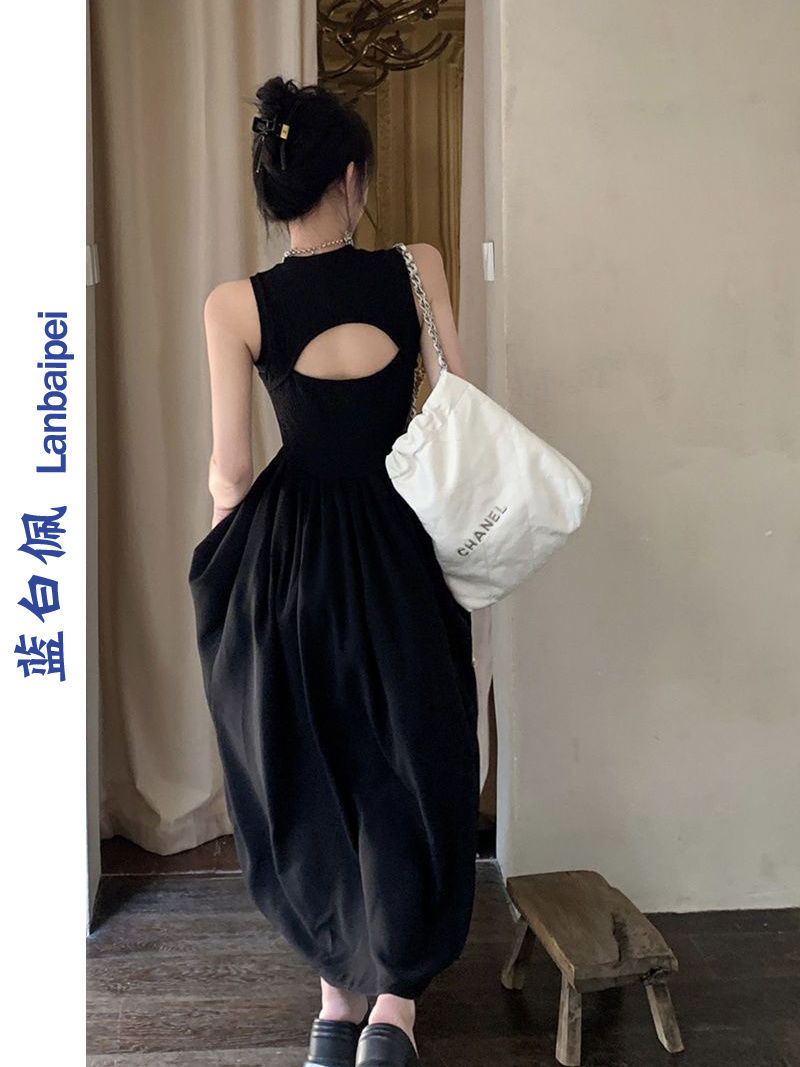 蓝白佩黑色圆领无袖法式复古超仙连衣裙设计感镂空露背长裙子新款