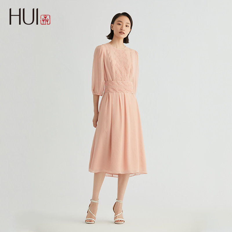 hui卉春夏新品妃粉色连衣裙圆领七分袖上身蕾丝拼接设计