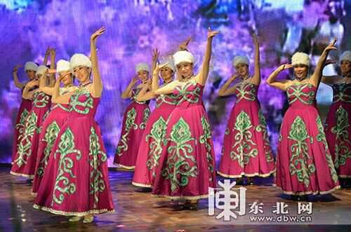 鄂伦春族舞蹈演出服装民舞民族服装舞蹈服装女装民族裙子表演服饰
