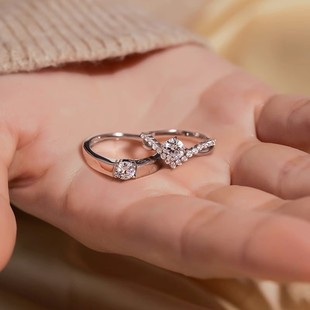 网红结婚戒指仿真一对假戒指对戒婚纱拍照婚礼求婚庆订婚道具钻石