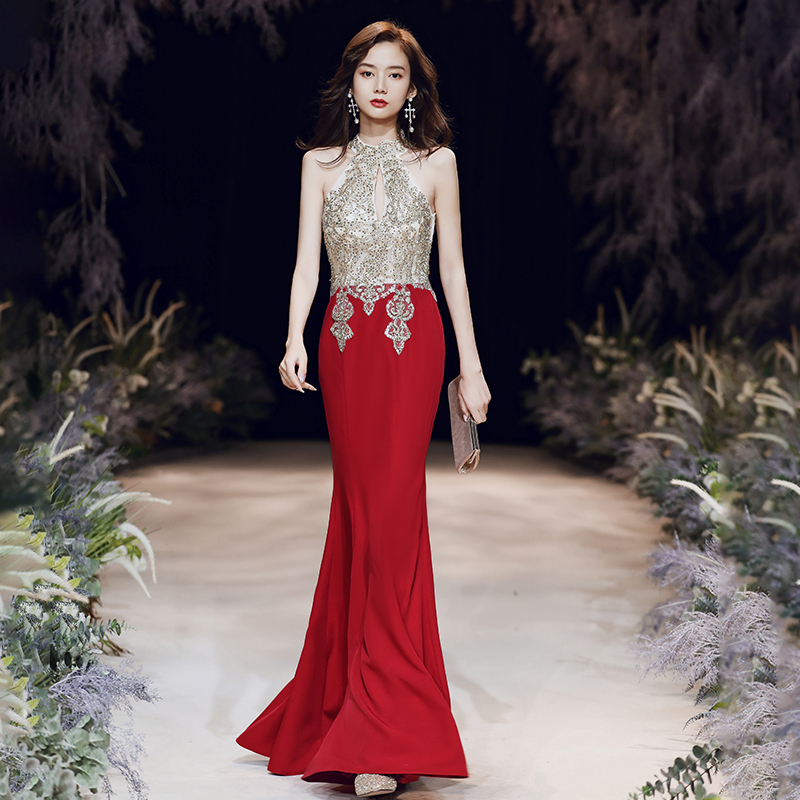 年会主持人礼服女红色