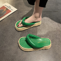 厚底人字拖女夏外穿2022新款时尚绿色夹脚松糕底凉拖鞋外出增高潮