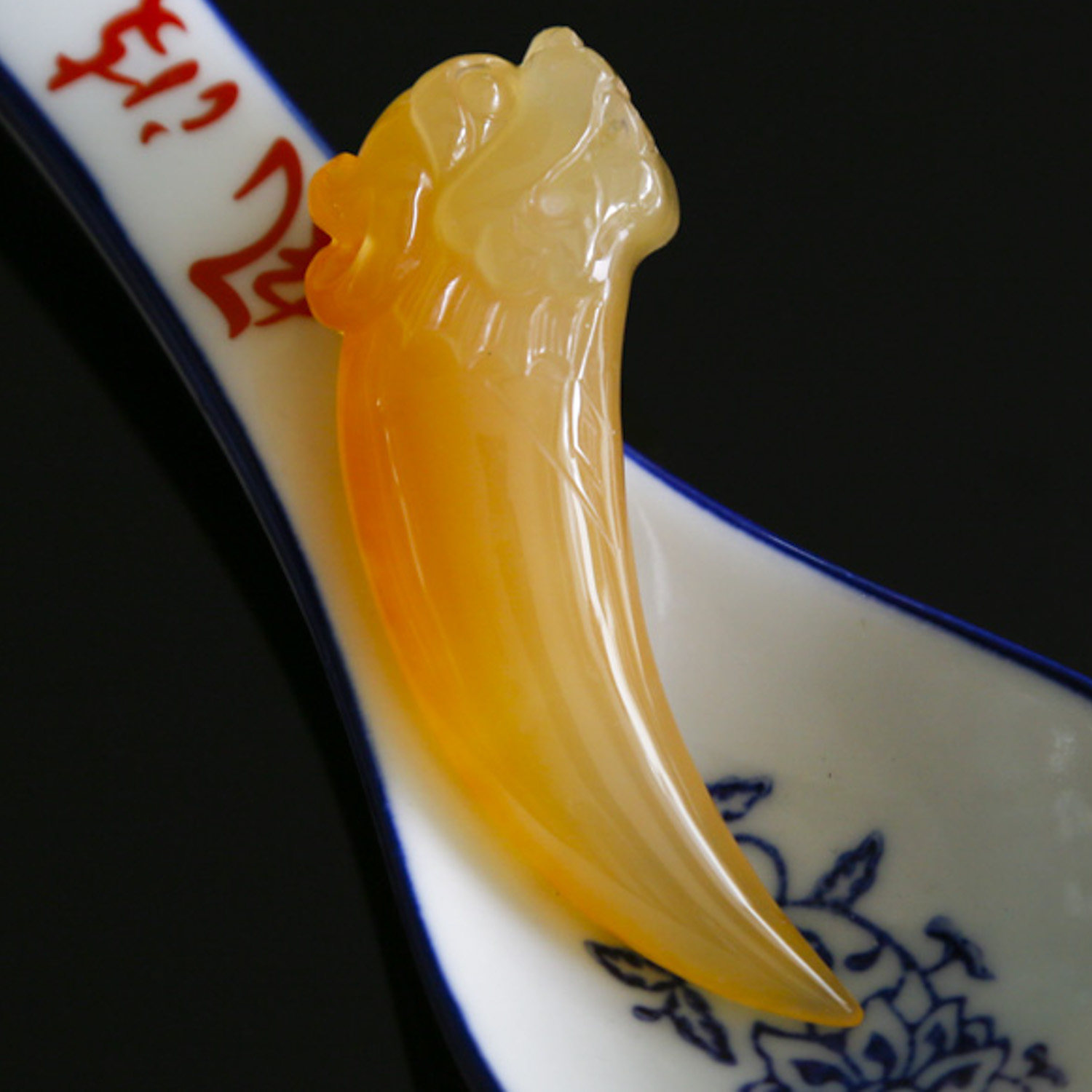 19.68g 精品山筋料带红龙牙挂件 黄龙玉 fzz19-68