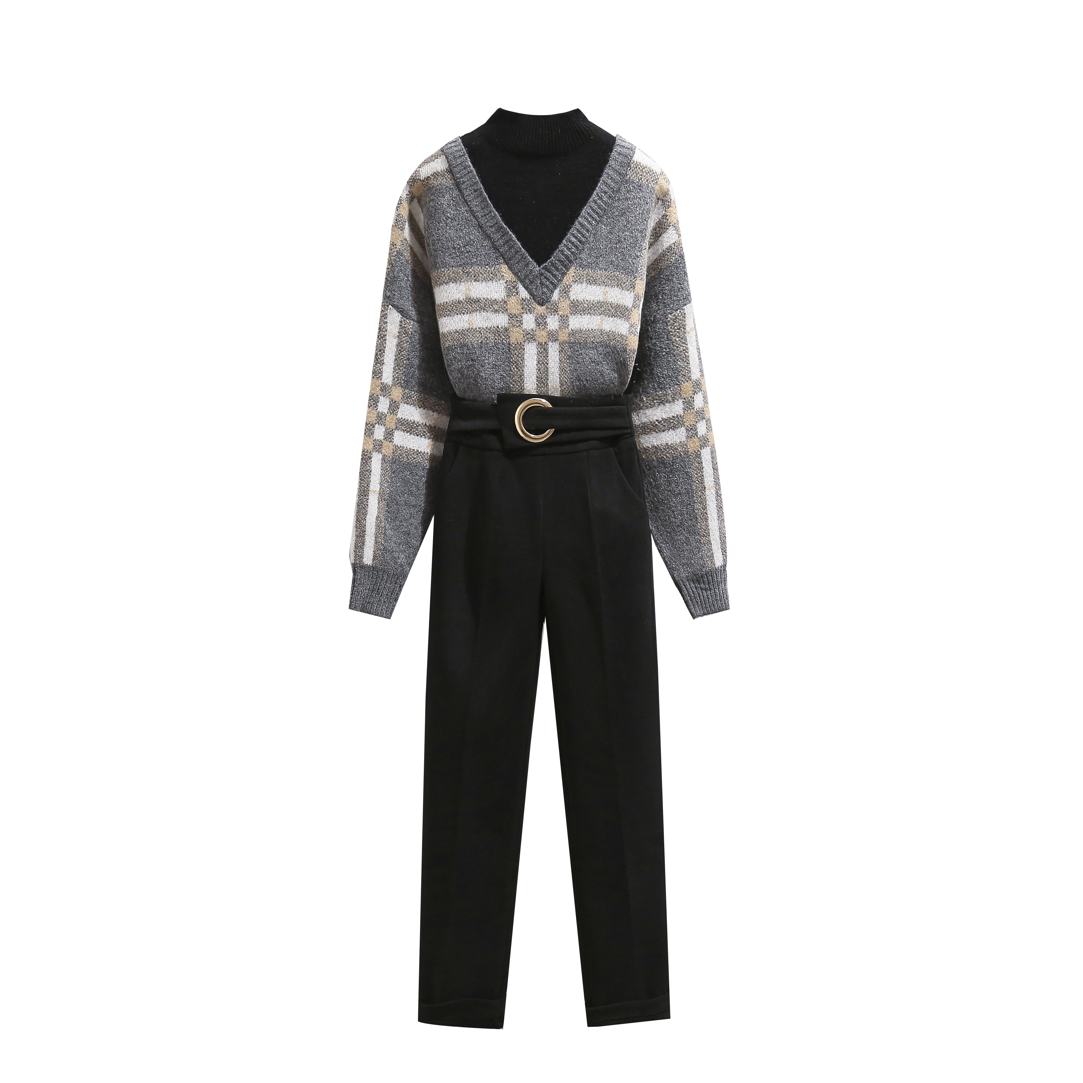 灰色毛衣 黑色裤子